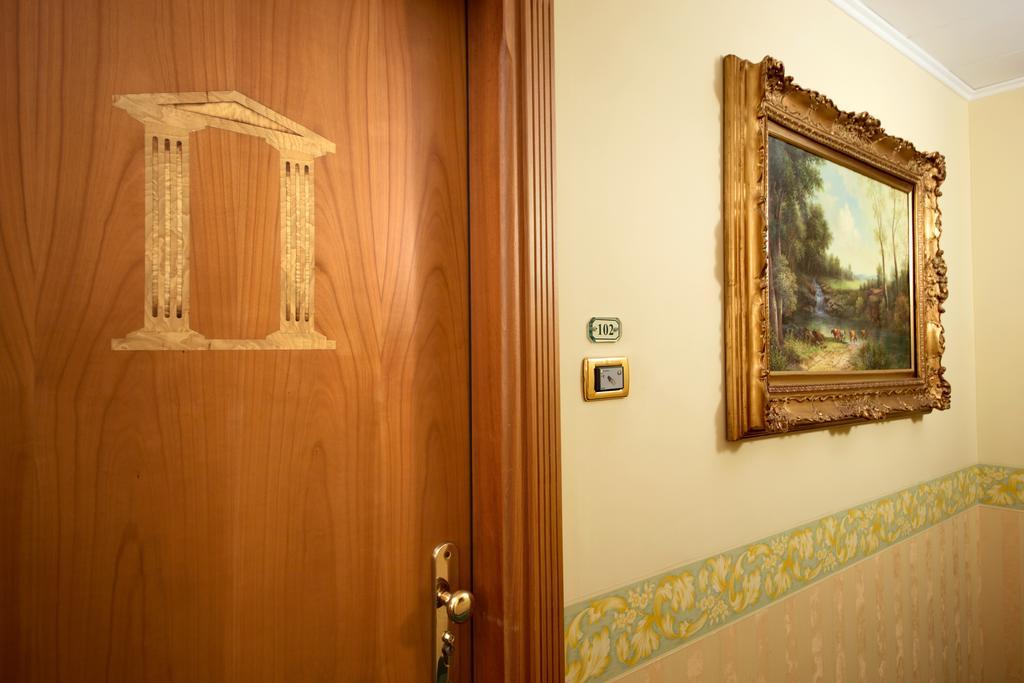 Colonna Hotel Фраскати Экстерьер фото